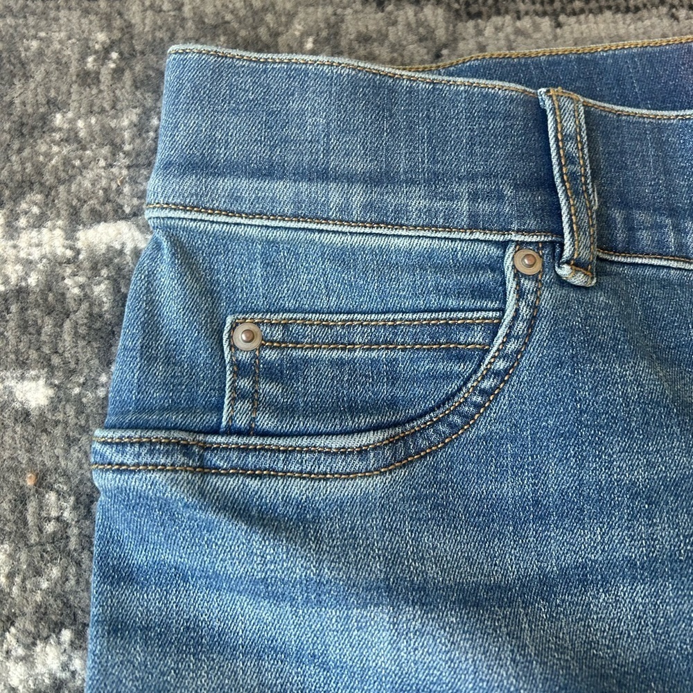 NWT SPANX Straight Leg Tummy Control Pull On Jean - Picture 5 of 9